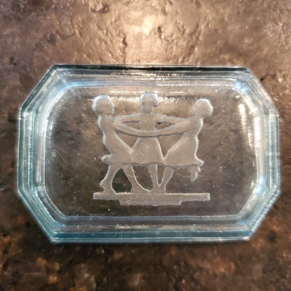2 vintage '30s pressed glass ashtrays/salt cellars with etched child motif - Picture 4 of 14
